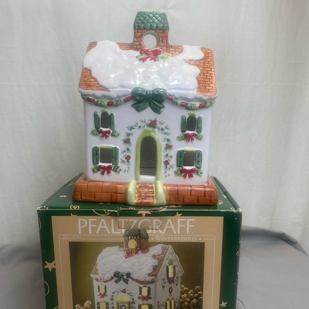 VTG PFALTZGRAFF Winterberry Sculpted Pierced Christmas Holidays Tea Light House